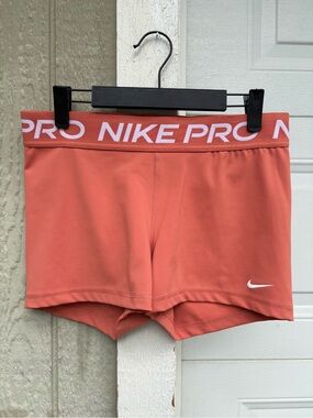 3” Nike Pro
